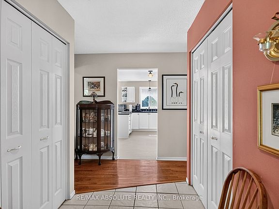 4th image of 11 Flesher Cres N