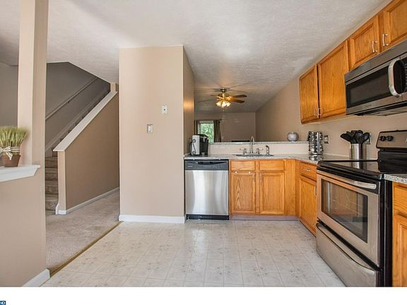 5th image of 300 Palmerston Ct