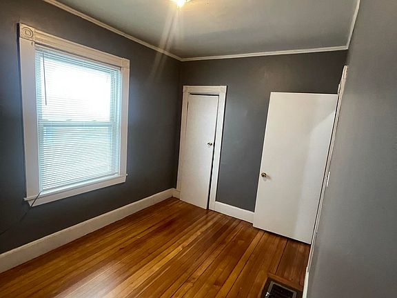 4th image of 61 Robinson St APT 1