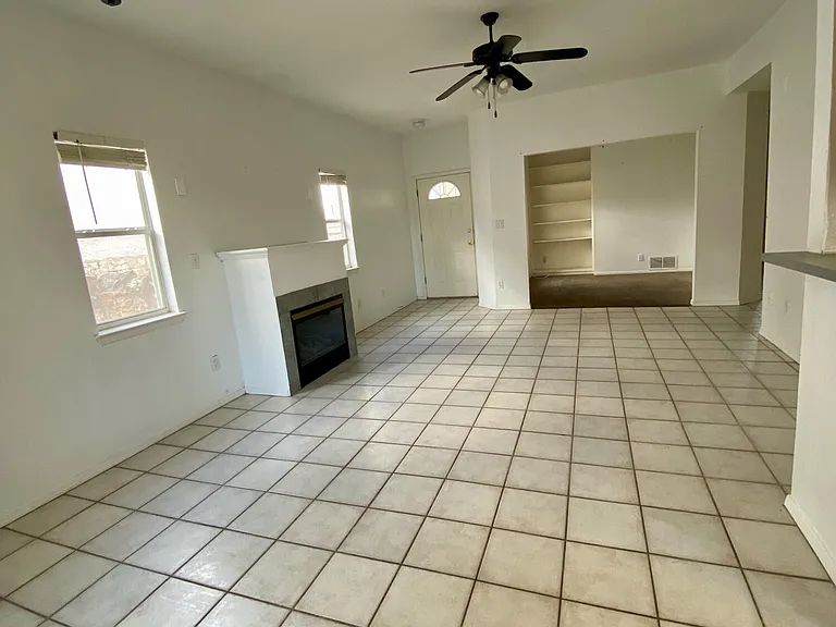2215 King James Pl — Photo 2
