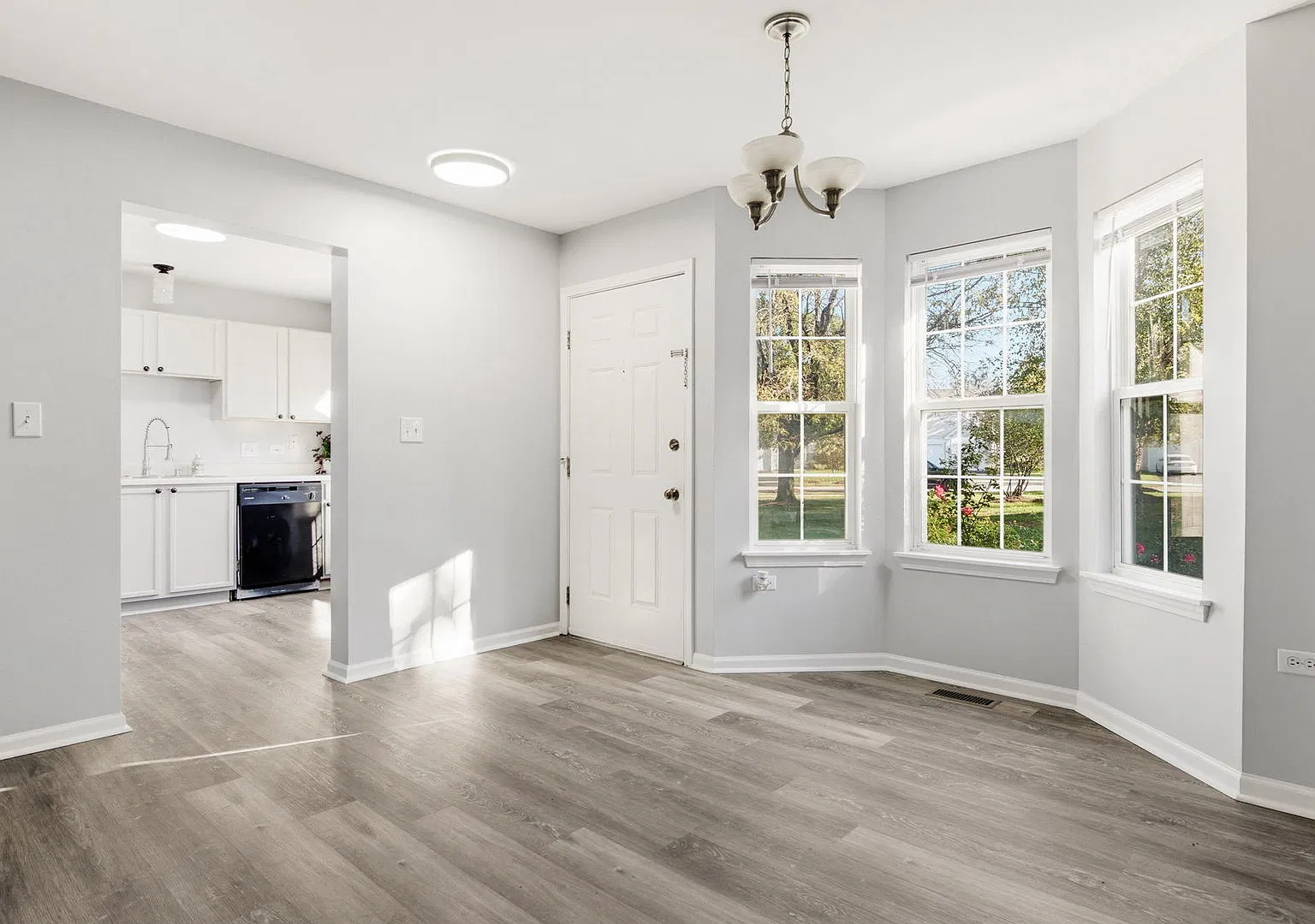 2 bed, 1139 sqft, $2,250 — Photo 3