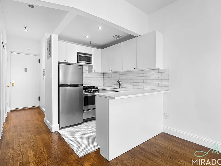 1435 York Ave #5C — Photo 6