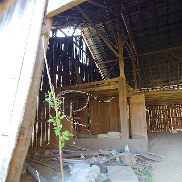 2nd image of County Line Rd