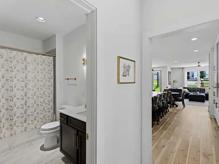 211B Queen Ave — Photo 13