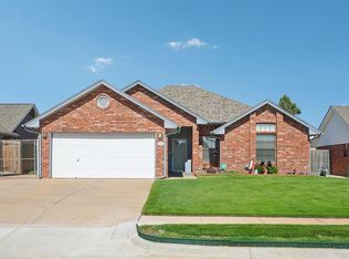 909 Northridge Rd, Moore, OK 73160