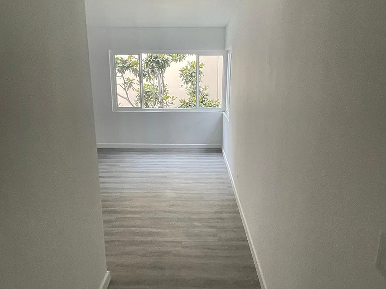 5747 Waring Ave #8 — Photo 9