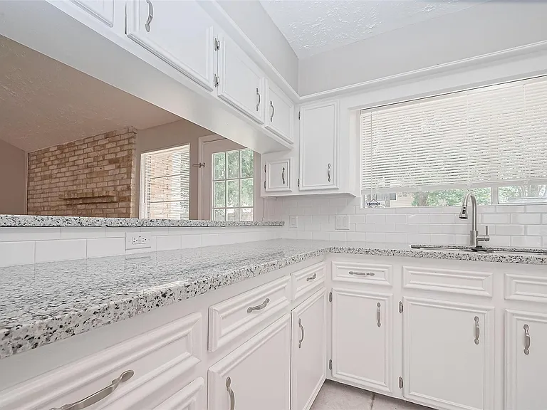 2606 Lexington Woods Dr — Photo 23