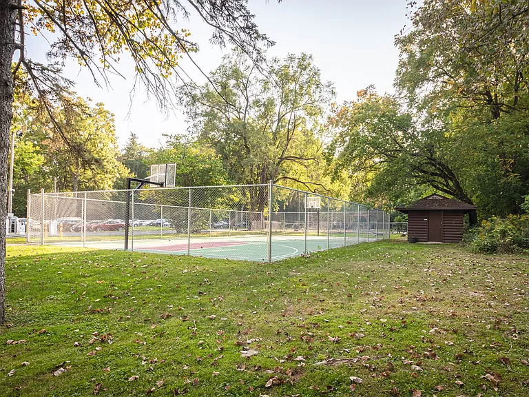 1231 Richmond St N — Photo 15