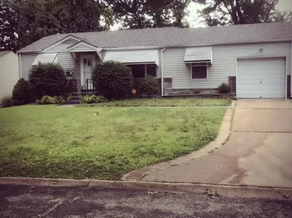 1512 Corinth Dr, Saint Louis, MO 63137