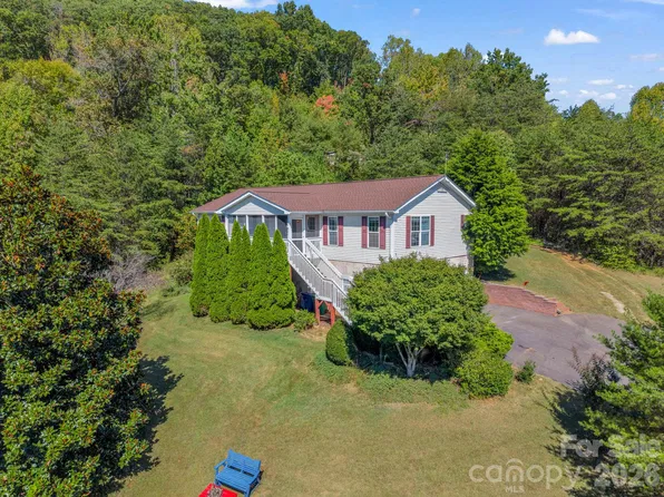 85 Hidden Meadow Dr, Candler, NC 28715