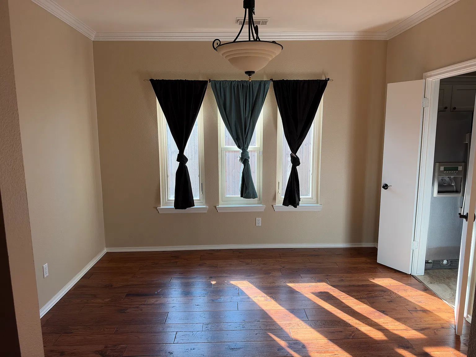 3 bed, 1655 sqft, $2,100 — Photo 4