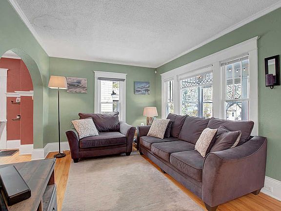 5th image of 2747 Taylor St NE