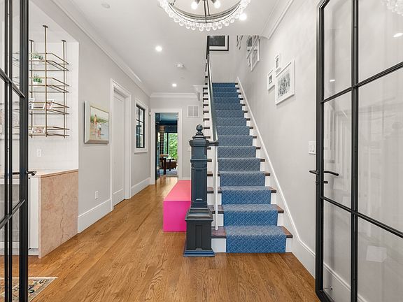 3rd image of 21 Rutland Sq