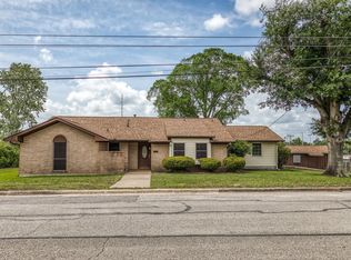 407 W Glenn St, Bellville, TX 77418
