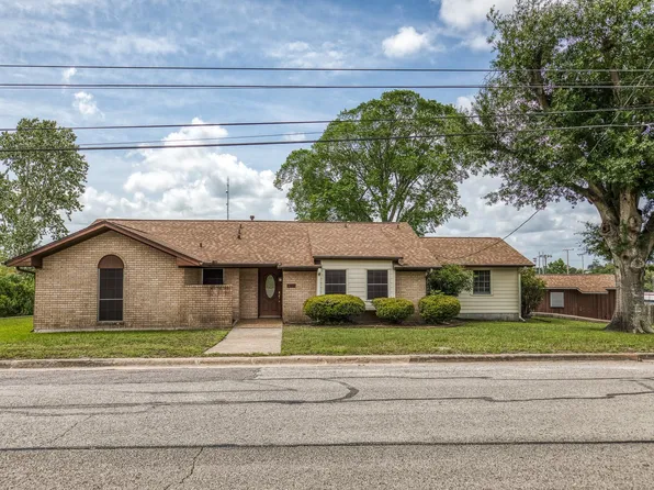 407 W Glenn St, Bellville, TX 77418