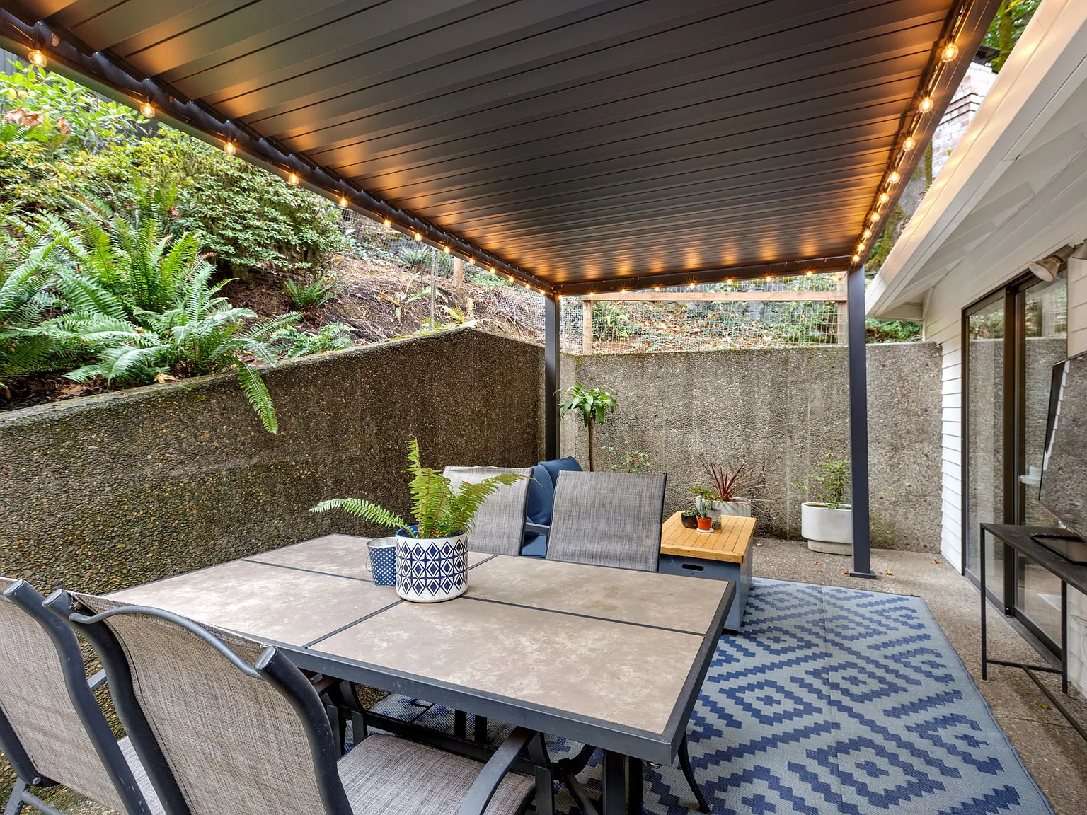 4 bed, 2670 sqft, $5,900 — Photo 2