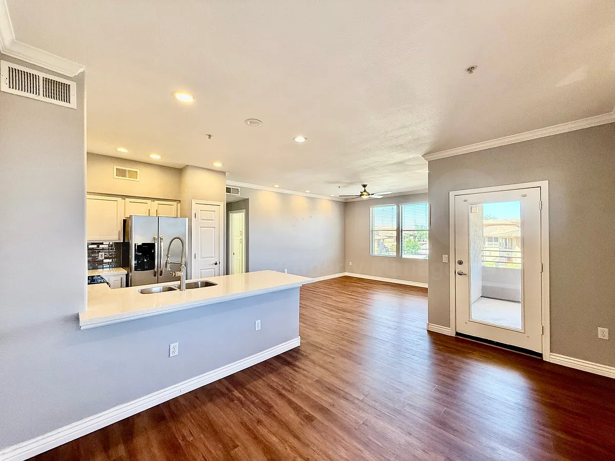 2 bed, 2.0 bath, 1104 sqft, $1,900 — Photo 4