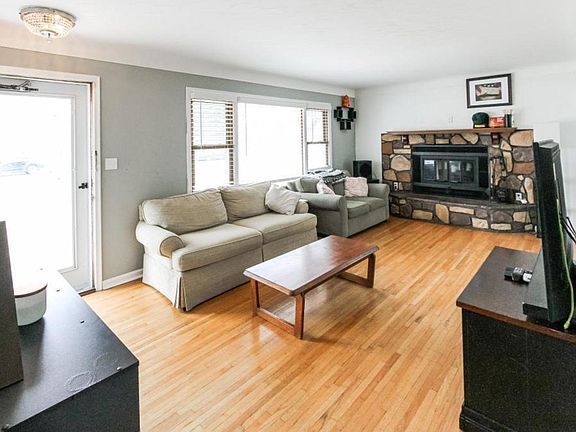 2nd image of 3801 Dennis Ln