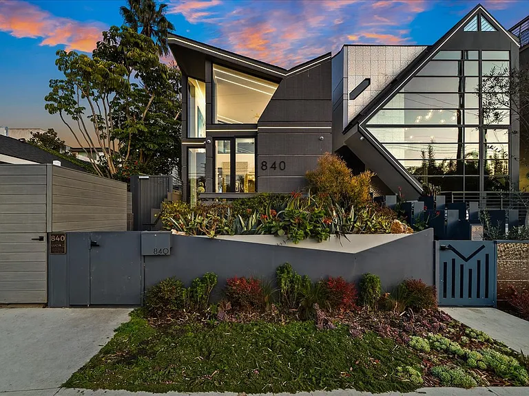 840 California Ave — Photo 3