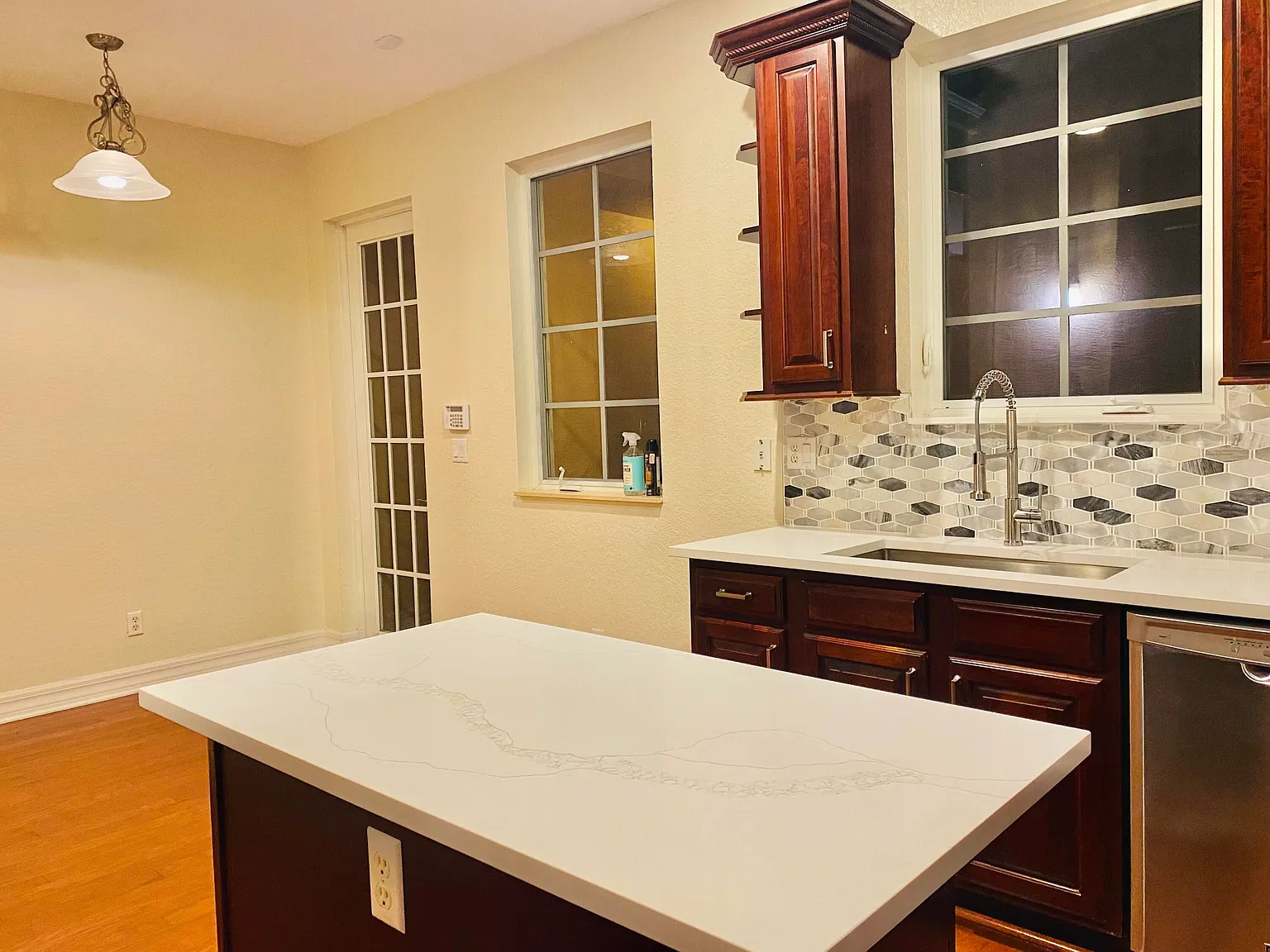 3 bed, 2.5 bath, 2310 sqft, $4,200 — Photo 4