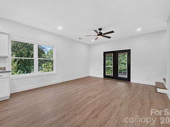3rd image of 1013 Fassifern Ct