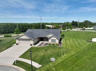 1622 Hunters View Dr, Mt Zion, IL 62549