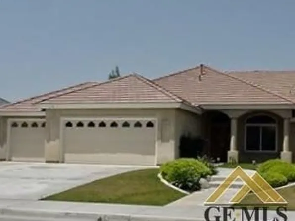 8307 Normanton Dr, Bakersfield, CA 93313