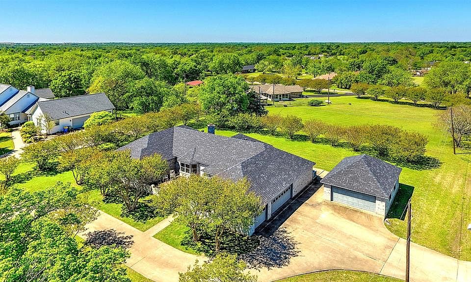 1st image of 2608 Shady Oaks Ln