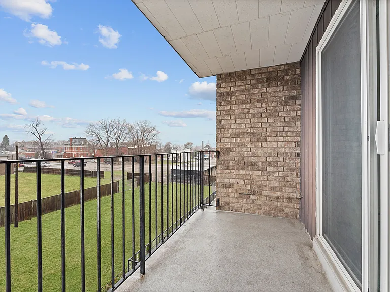 3160 Peter St — Photo 15