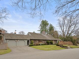 2 Edgewater Pl, Winchester, MA 01890