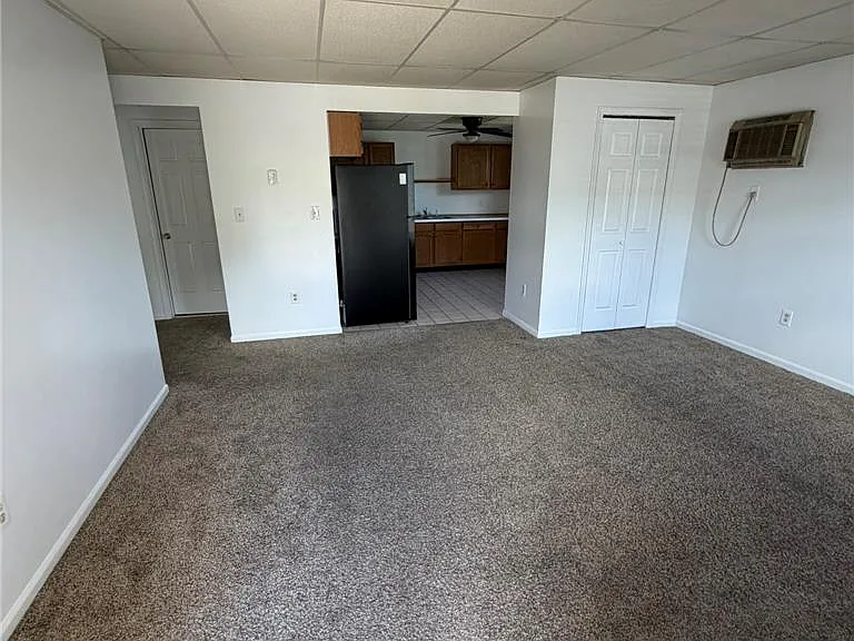 1221 W Whitehall St — Photo 3