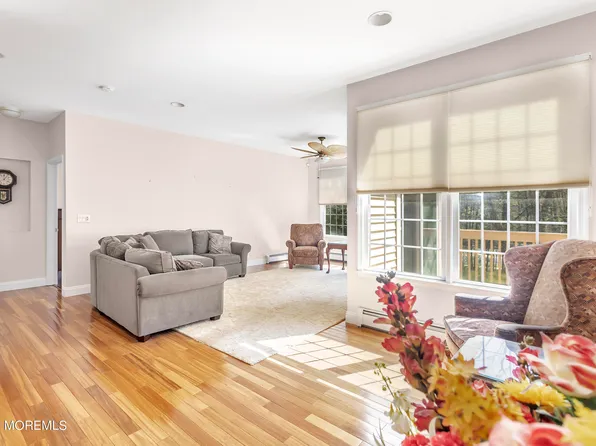 8 Wellington Street, Holmdel, NJ 07733