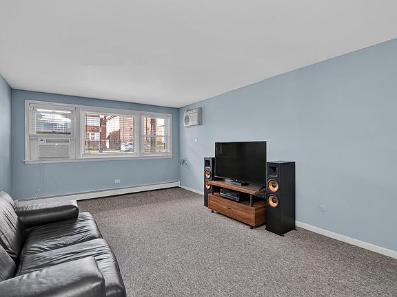 2nd image of 6451 S Narragansett Ave APT 1D