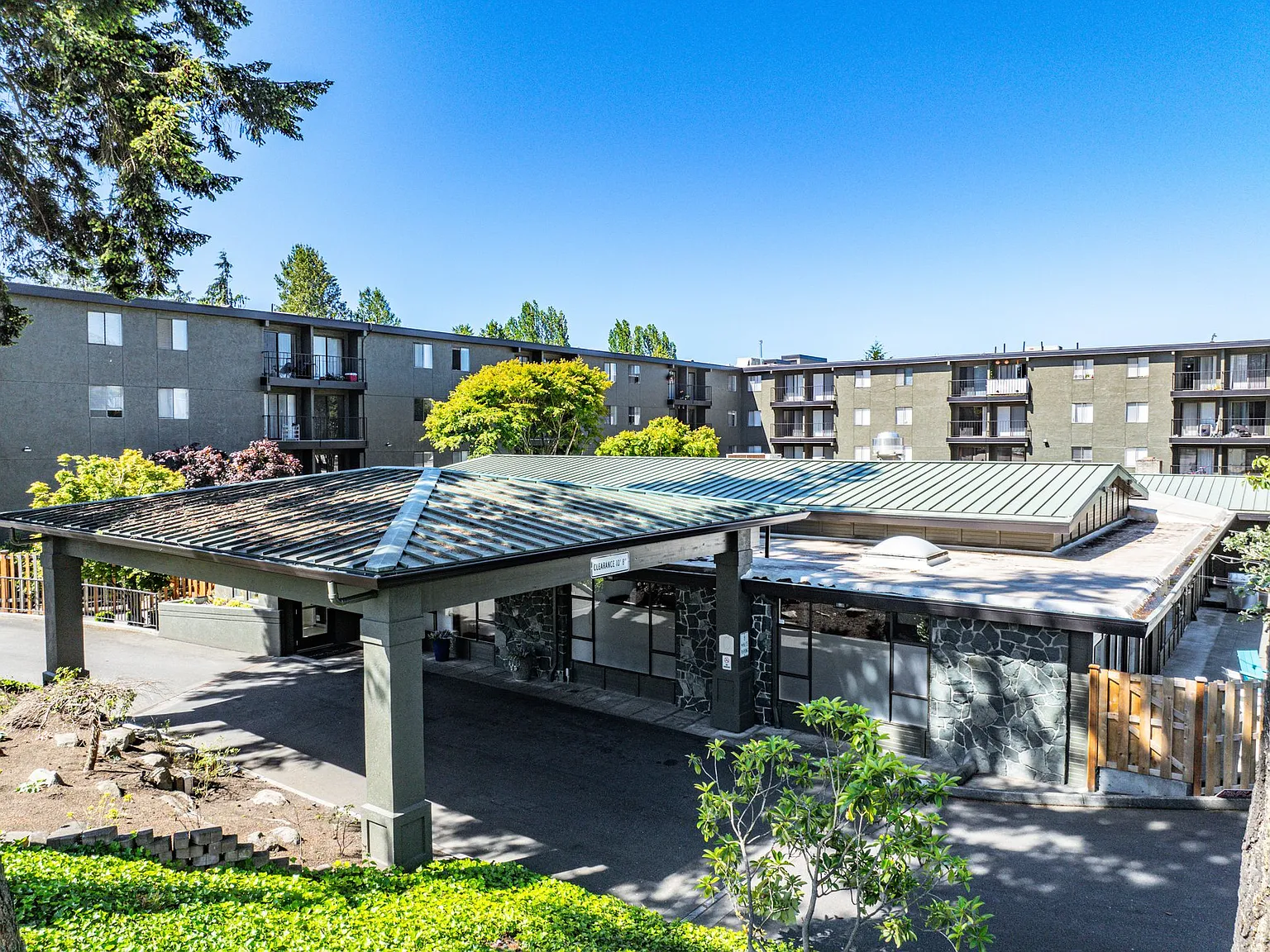 Highlander Apartments — Photo 3