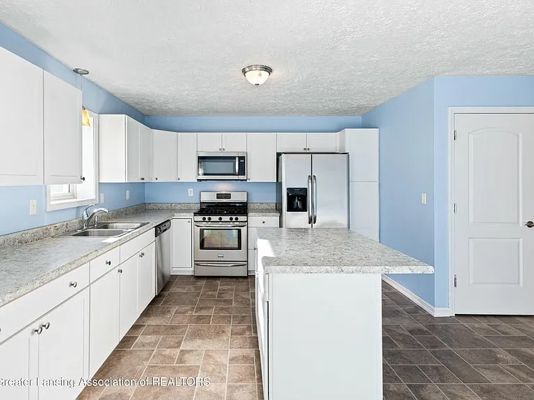 6174 Rutherford Ave — Photo 6
