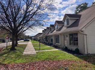 38531 Wellington Dr, Clinton Township, MI 48036