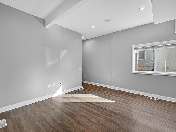 3rd image of 622 Bush Ave