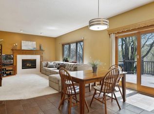 1926 Bowsens Ln, Woodbury, MN 55125