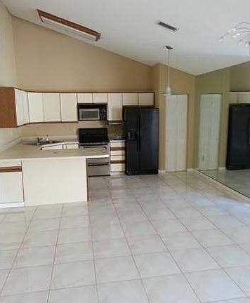 5th image of 9879 Boca Gardens Trl APT B