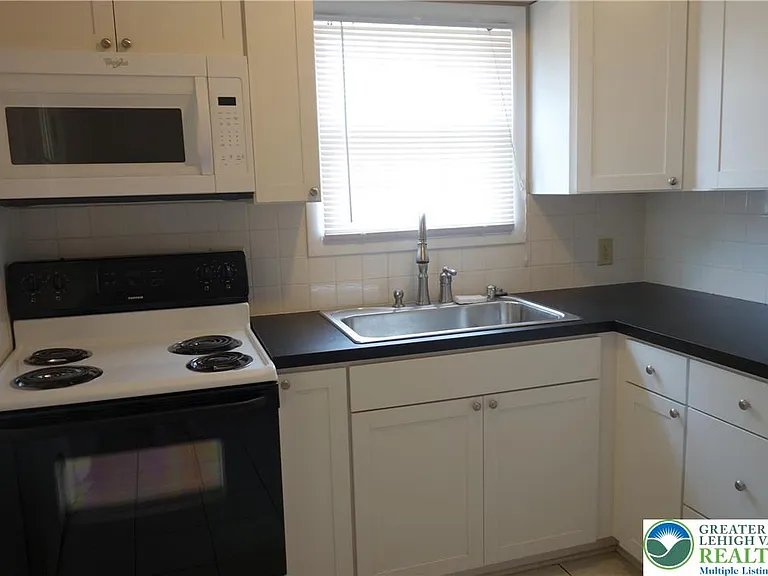 2754 Suzanne Way — Photo 6