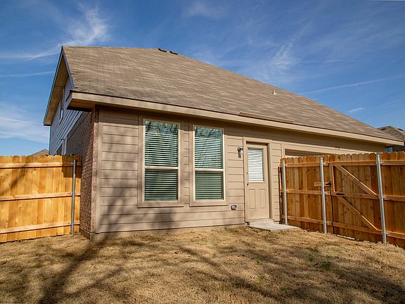 3rd image of 1926 Jasmine Dr