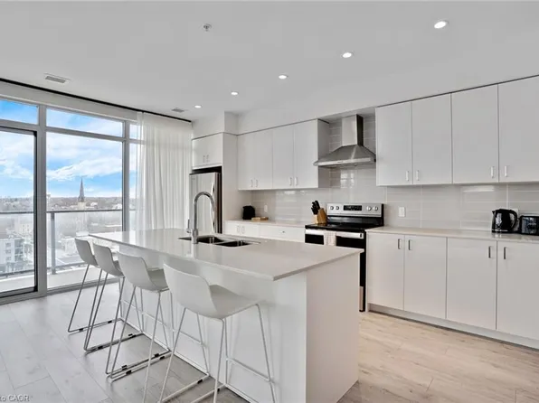 15 Glebe St #802, Cambridge, ON N1S 0C3