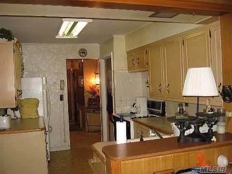 2nd image of 139 W Valley Stream Blvd