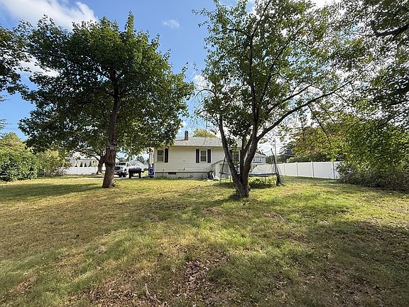 3rd image of 214 Eldridge St