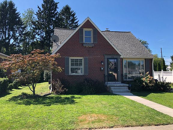 3rd image of 928 Oakmont Ave