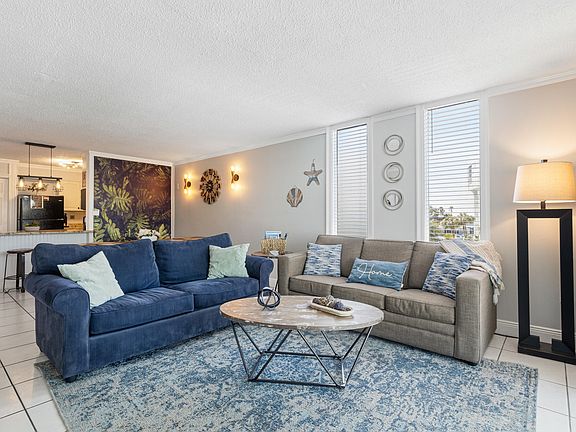 3rd image of 30 Moreno Point Rd Unit 305C