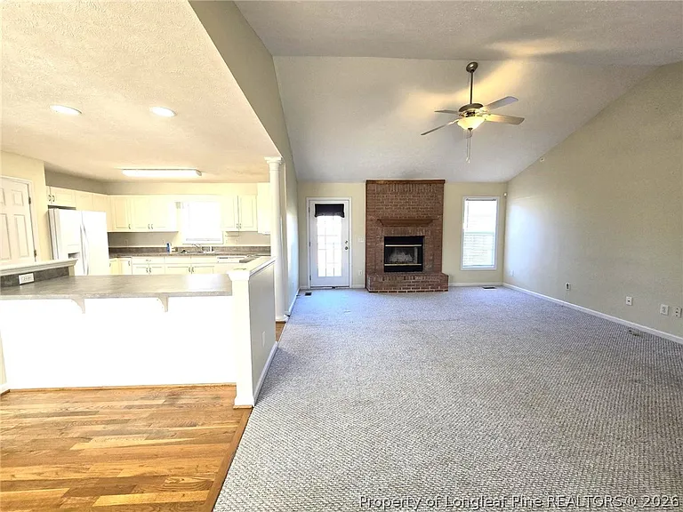 359 Arlington Dr — Photo 6