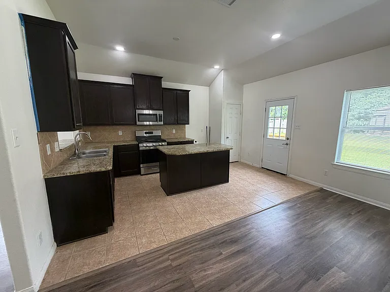 13802 Greyfield Ln — Photo 6