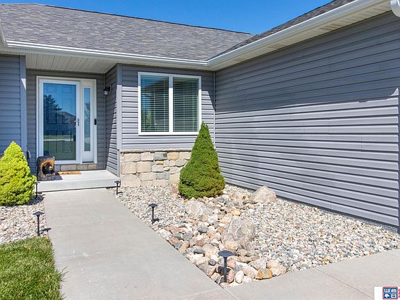 3rd image of 733 Spruce Cir