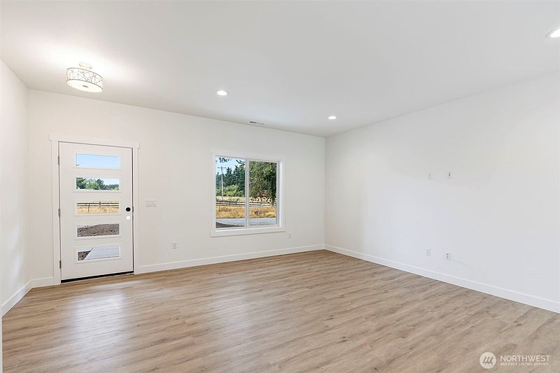 3rd image of 17139 Bucoda Highway SE